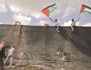 Palestinian shot dead after stabbing Israeli soldier, police say