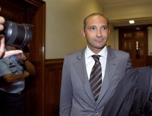 US arrest warrant for French ministers son over bad checks