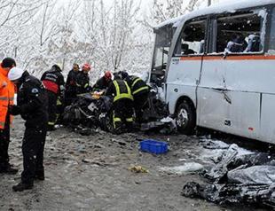One dead, 30 wounded in multi-car crash on highway to Istanbul