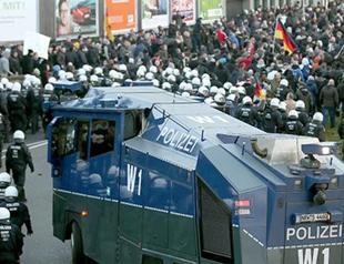 Several migrants attacked by mob in Cologne: German police