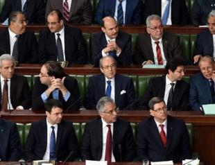 Tunisia’s Islamist Ennahda becomes biggest in parliament as ruling party splits