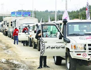 Aid trucks reach three besieged Syrian towns