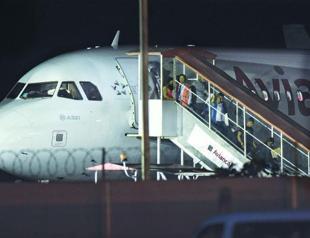 US-bound Cubans finally fly out of Costa Rica