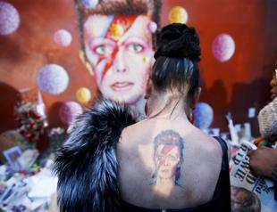 Bowie’s finale soars on charts after death shock
