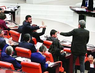 Tension over clashes in southeast Turkey spreads to parliament