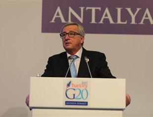 Juncker says no need to rethink EU refugee policies after Paris attack