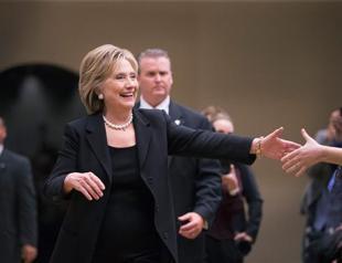 Clinton plays defense in Democrats’ debate