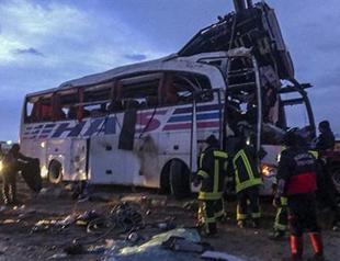 Car crash kills six, injures 24 in Central Anatolia