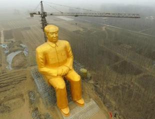 Giant statue for Chinas Chairman Mao
