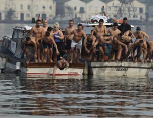 Istanbul Greeks celebrate Orthodox feast with Golden Horn cross-retrieving