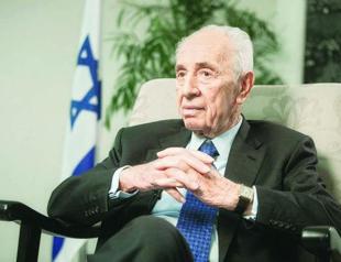 Ex-Israeli president Peres hospitalized after heart attack