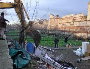 Municipality begins demolition at Istanbul’s historic Yedikule Gardens