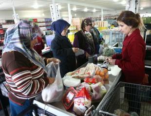 Turkey’s granting work permits to Syrian refugees published officially