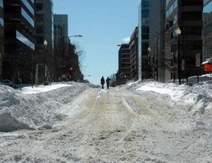 US blizzard kills 25, Washington struggles to rebound