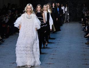 Turkish designer displays fashions at Louvre