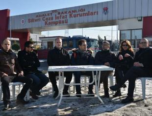 International press freedom groups condemn isolation of arrested Turkish journalists