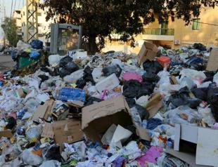 Lebanon cabinet agrees to export country’s waste in bid to end crisis