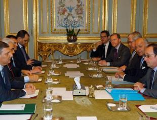 Syrian opposition puts off decision on peace talks