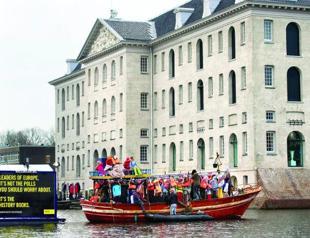 European Commission opposes to sending migrants to Turkey