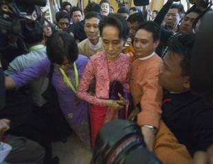 New era dawns as Suu Kyis party strides into Myanmar parliament