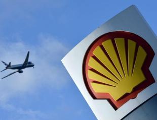Shell reports profits plunge on oil price slump