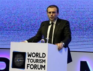 Tourism minister calls for defense of ‘freedom of travel’ amid downturn