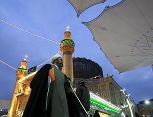 Iraqs top Shiite cleric suspends weekly political sermons