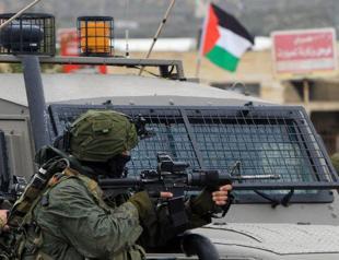 Israeli soldier stabbed, attacker shot