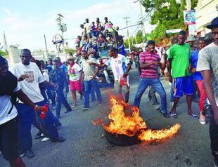 Haiti leaders agree to interim government amid protests