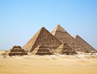 Egypt arrests three for selling stones from Giza Pyramids