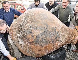 Huge pithos caught by fishermen