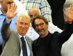 Izmir’s football enemies vow to bury the hatchet, but supporters barely behave themselves