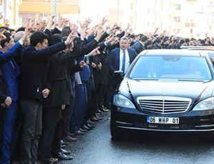 MHP head Bahçeli returns to office after heart surgery