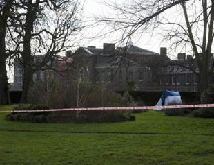 Man sets himself on fire near William and Kate palace