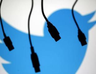 Twitter lets hot tweets rise to top of timelines