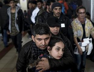 EU pushes Greece to improve conditions for migrants