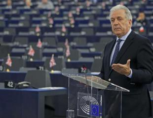 Wary on Turkey, EU prepares for refugee crisis in Greece