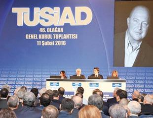 Top bosses paint a gray picture for the economy