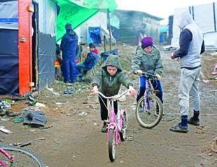 Calais camp, symbol of migrant crisis, set for destruction