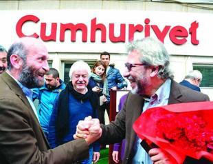 Release of Turkish journalists internationally praised