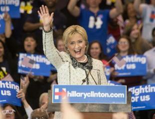 Clinton has one eye on Trump after huge win in South Carolina