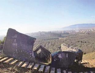 Spray painted tomb to be cleaned by experts