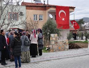 Turkish soldier killed in intervention against human smugglers at Syrian border