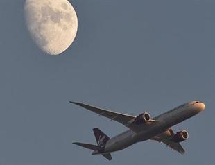 Plane returns to London after laser was beamed into cockpit