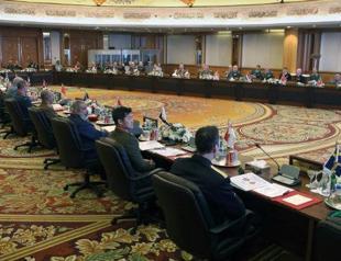 Anti-ISIL commanders gather to discuss Syria