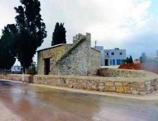 Arson attack staged on mosque in Greek Cyprus, leaders condemn assault