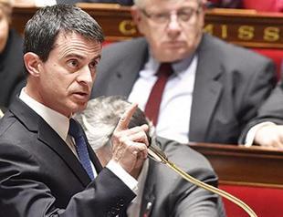 French PM Valls says no blackmail to pass labor reform