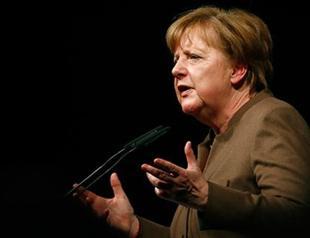 Merkel calls Turkey ‘right’ in wanting to share refugee task with Europe