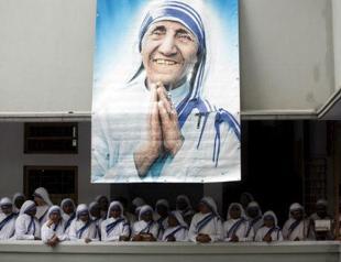 Pope Francis approves sainthood for Mother Teresa