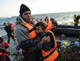 Number of migrants saved after sea-crossing attempts from Turkey up over 500 percent in 2015